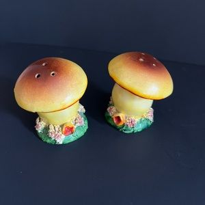 Vintage Boletus Mushroom Salt & Pepper Shakers Porcelain Japan 1950s set of 2